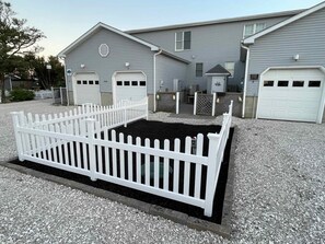 Property grounds - Piney Island Paradise | Waterfront + Sunrise Views + Kayaks + Assateague Lighthouse (Chincoteague Island)