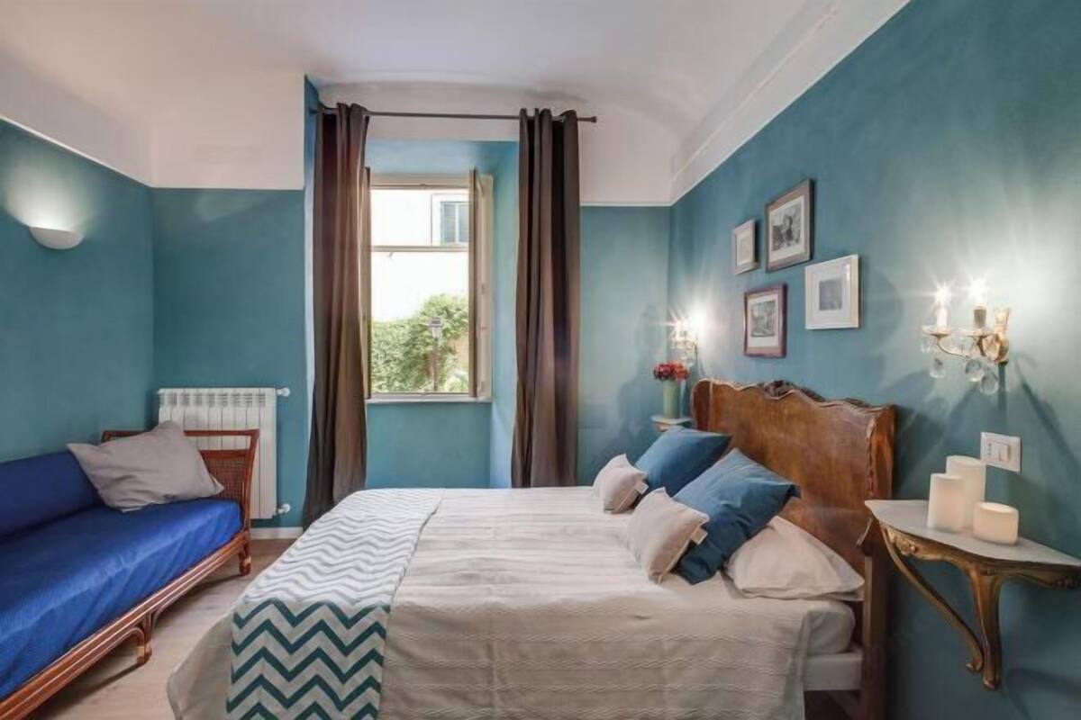Down comforters, free WiFi, bed sheets