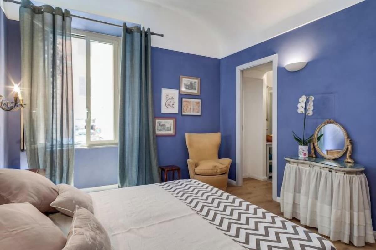 Down comforters, WiFi (free), bed sheets