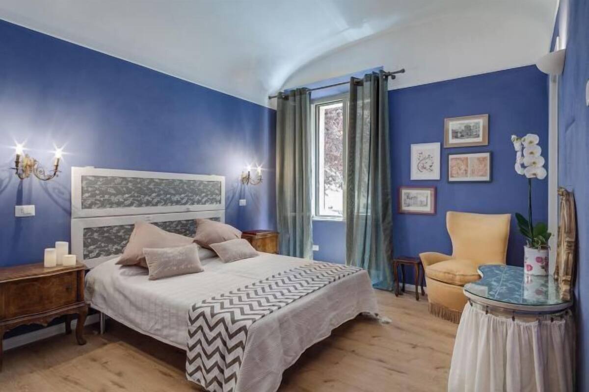 Down comforters, free WiFi, bed sheets