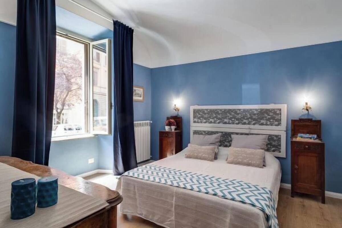Down comforters, free WiFi, bed sheets