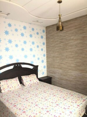 1 bedroom, iron/ironing board