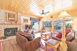 Flat-screen TV, fireplace, DVD player - Village Shavano Peerless Condo: Ski In/Out, Downtown (Breckenridge)