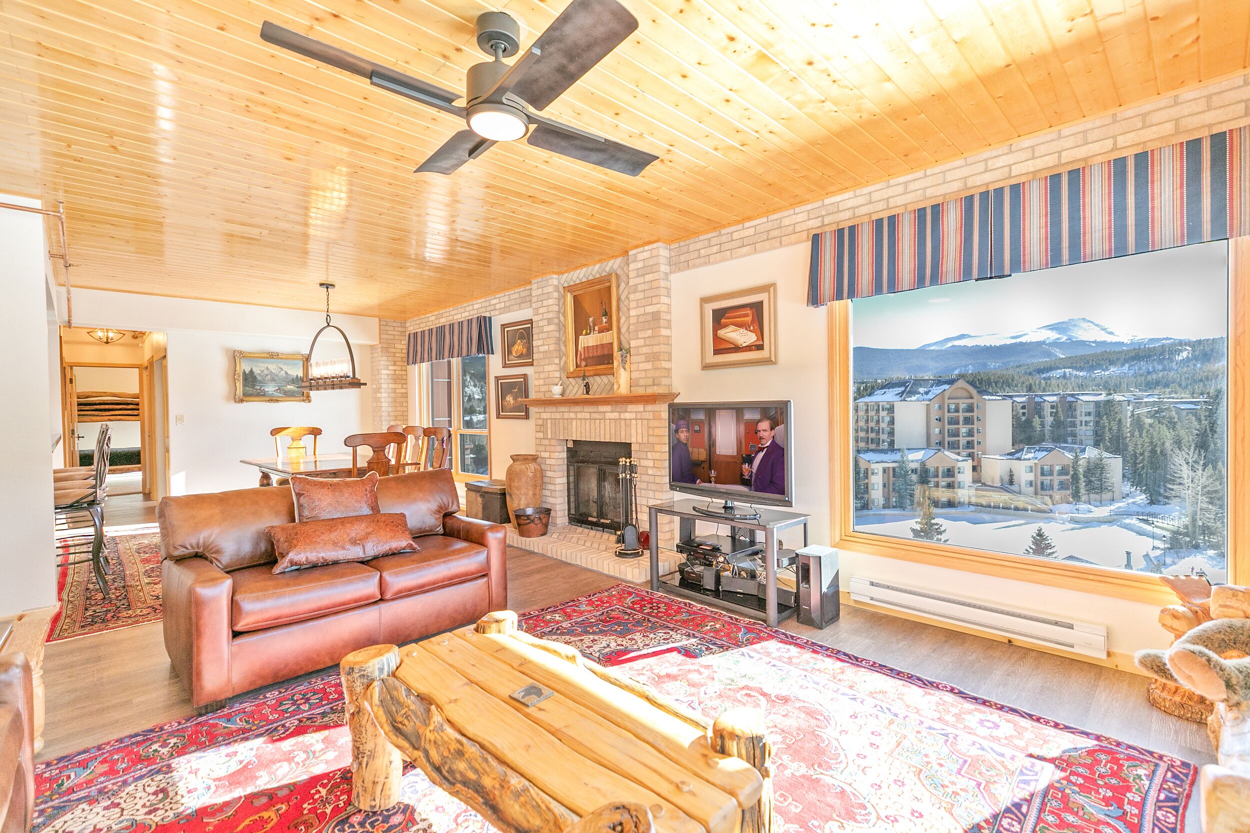 Flat-screen TV, fireplace, DVD player