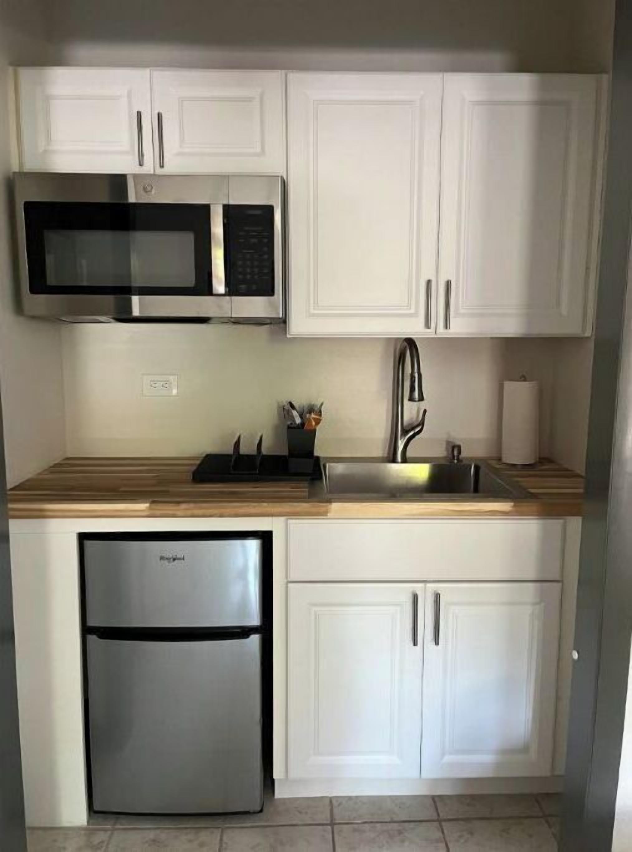 Fridge, microwave, stovetop, coffee/tea maker