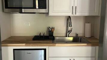 Fridge, microwave, stovetop, coffee/tea maker