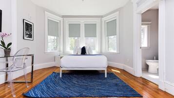 Standardrum | 1 sovrum, skrivbord, arbetsyta för laptop och strykjÀrn/strykbrÀda