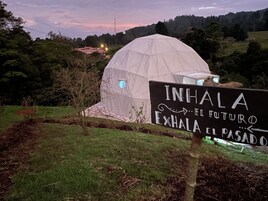 Fachada de la propiedad