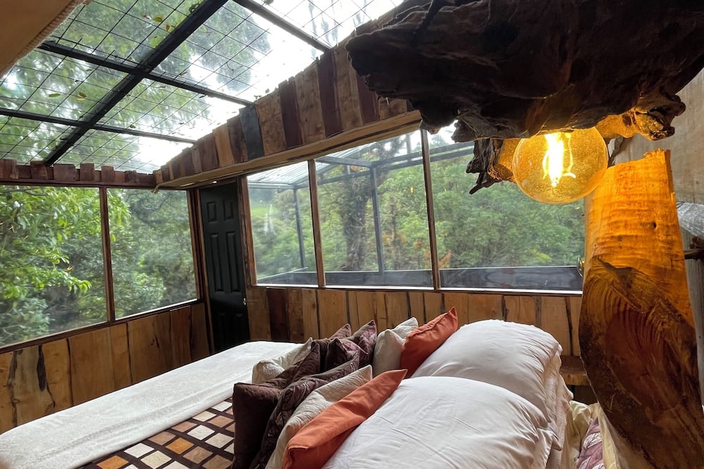 Poas Volcano Observatory Lodge & Glamping