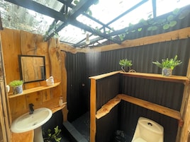 Cabana panorâmico | Banheiro | Chuveiro, secador de cabelo, toalhas de banho, sabonete