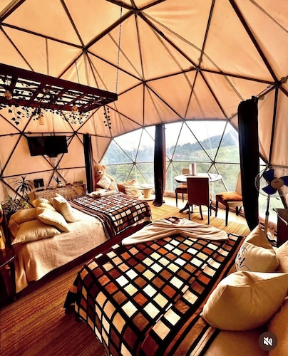 Poas Volcano Observatory Lodge & Glamping