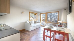 Smart TV - InstaView - One Bedroom Apartment, Sleeps 4 (Pontagna)