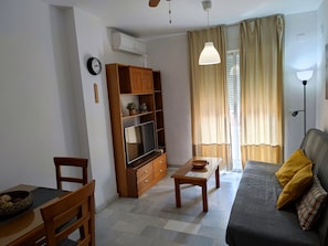 TV, DVD player, books - Attic, large terrace. 2 Km. from Fuengirola. Wyndham Resorts Mijas-Costa area. (Mijas-Costa)