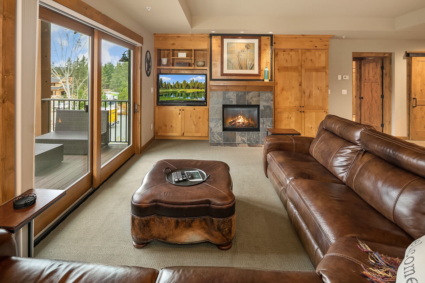 Large corner condo unit in the heart of Suncadia! Shared pool and hot tub.