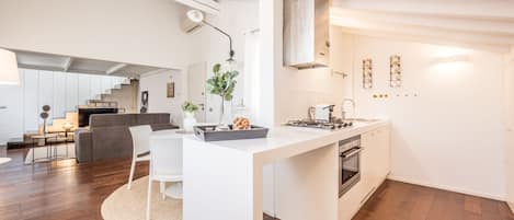 Appartement | 1 slaapkamer, luxe beddengoed, donzen dekbedden, een kluis op de kamer