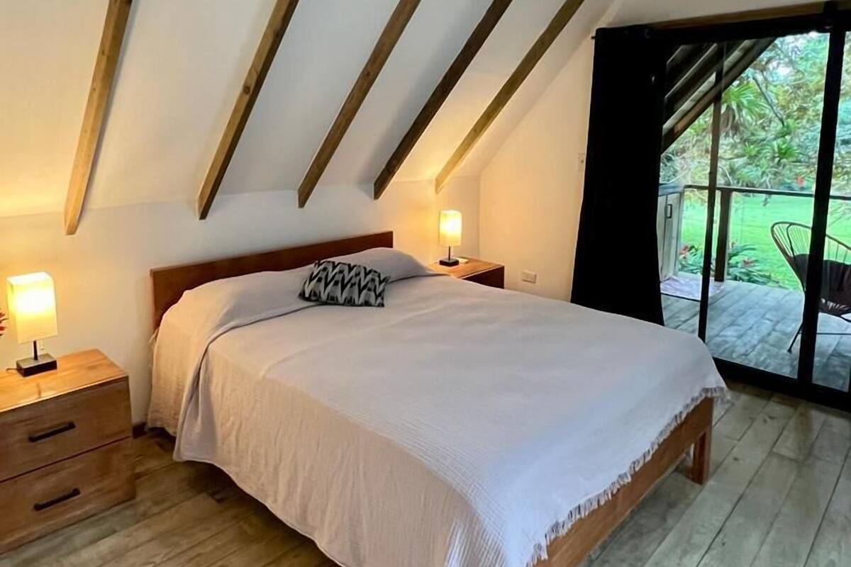 Comfort Cabin | WiFi (free), individually decorated, individually furnished, bed sheets