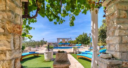 Holiday home for 7 guests, with a pool, golf, countryside by the sea