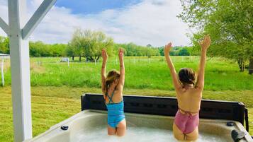 Bain à remous extérieur