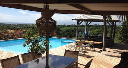 Gîte Baobab 1 – Vue mer 180°, piscine & nature à Sainte-Anne