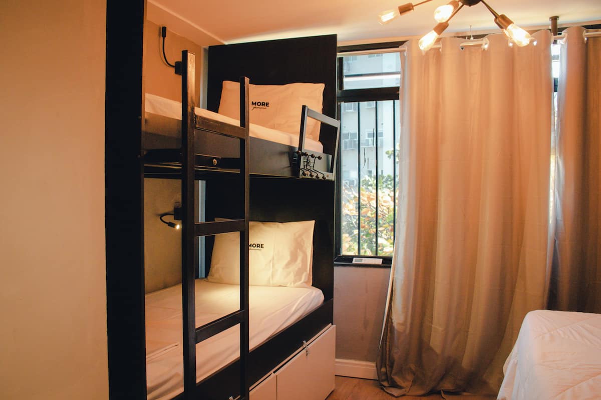 Suite Privativa Standard P/ 4 pax | Minibar, wi-fi (inkludert) og sengetøy