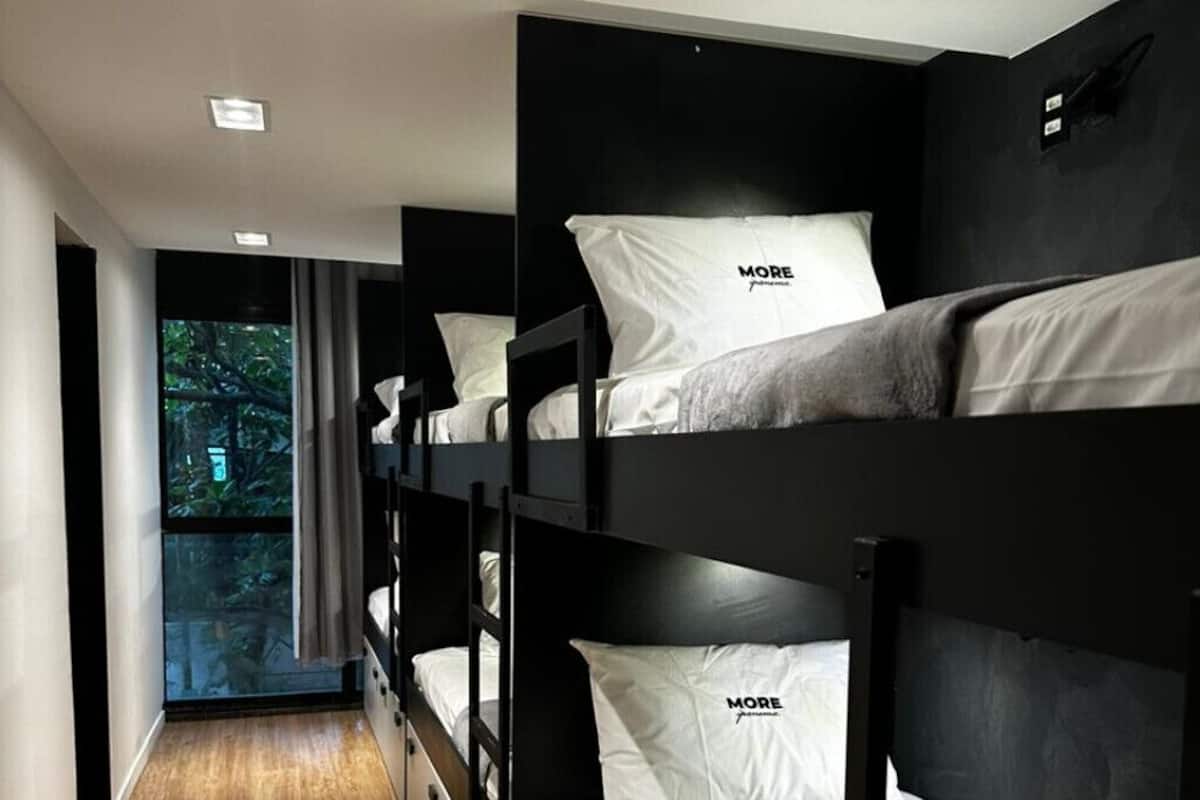 Dormitório compartilhado superior Feminino | 1 habitación, minibar, wifi gratis y ropa de cama