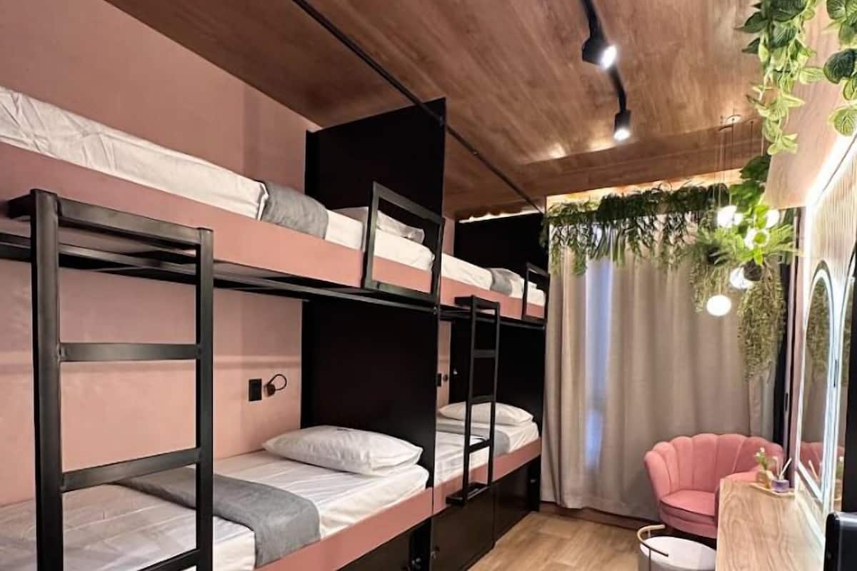 Dormitório compartilhado superior Feminino | 1 habitación, minibar, wifi gratis y ropa de cama