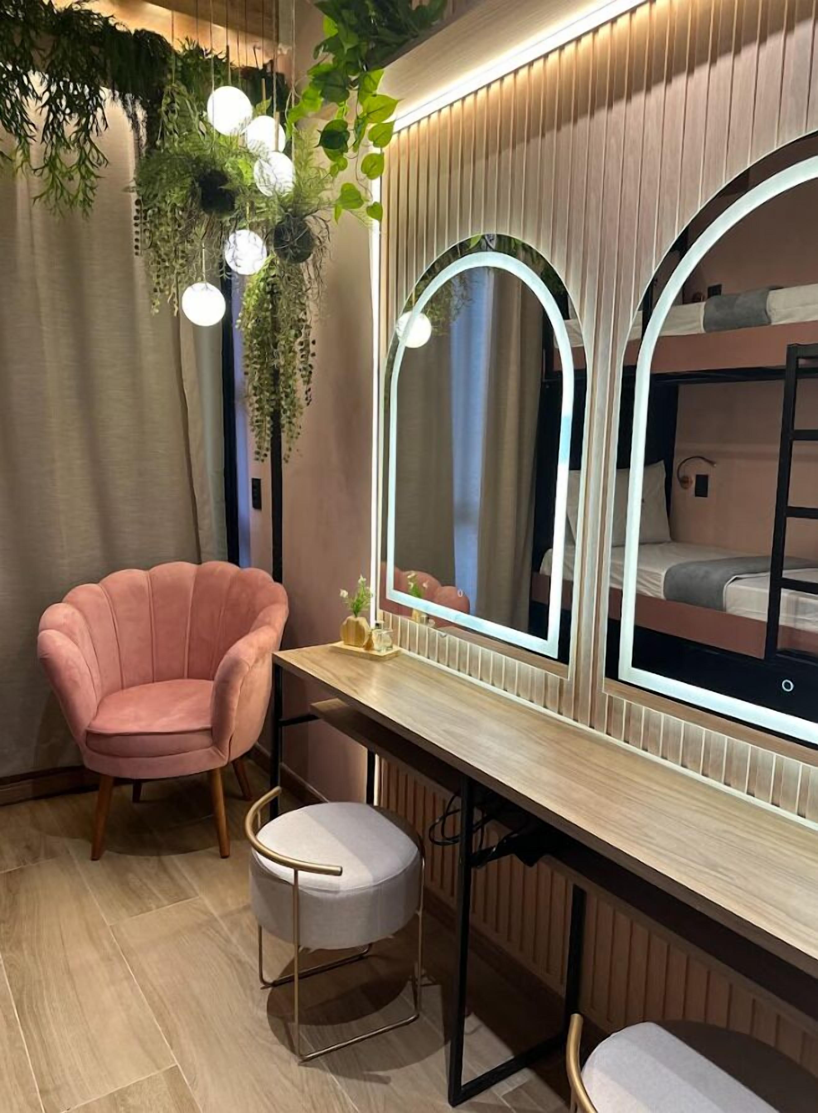 Minibar, wifi gratis y ropa de cama 
