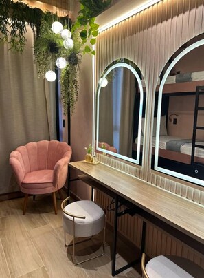 Minibar, wifi gratis y ropa de cama 