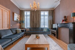 Fernseher, Kamin, Arbeitsbereiche