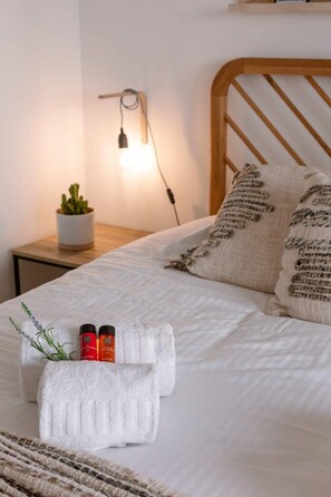 2 chambres, fer et planche à repasser, Wi-Fi, draps fournis