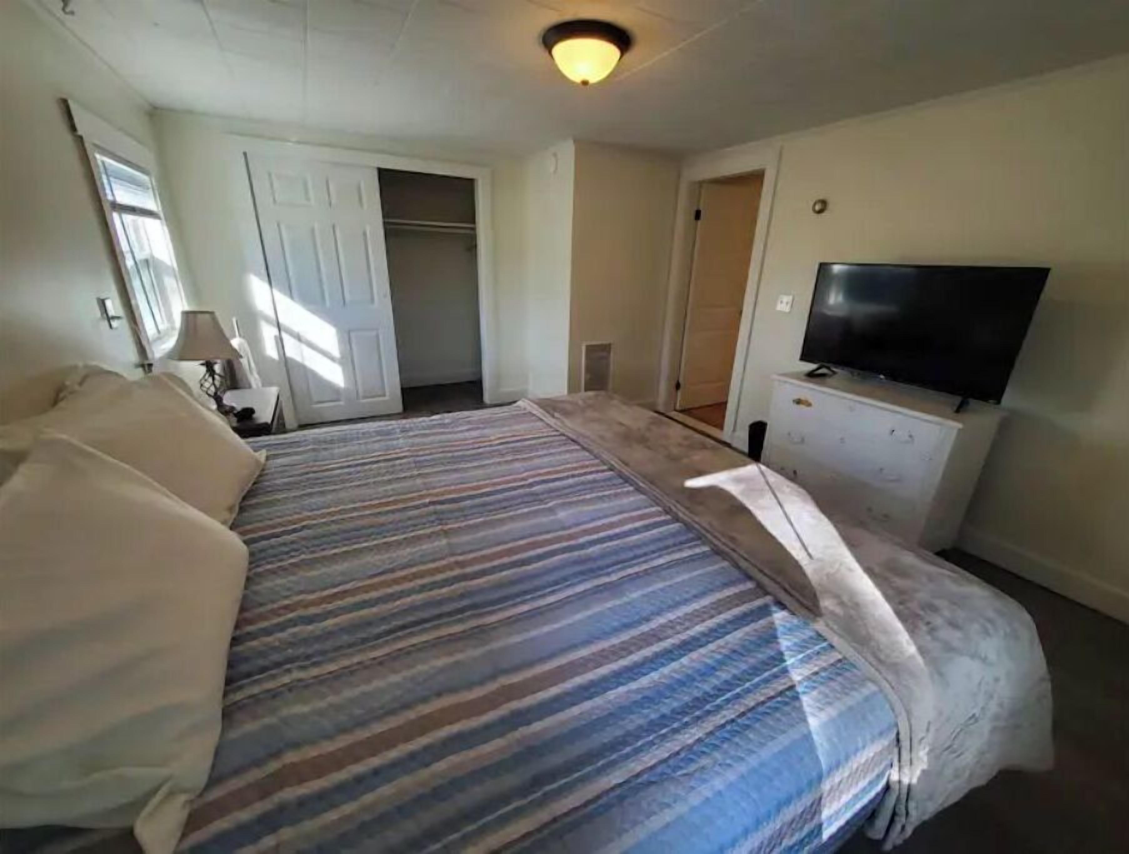 2 Schlafzimmer, Schreibtisch, Bügeleisen/Bügelbrett, kostenloses WLAN