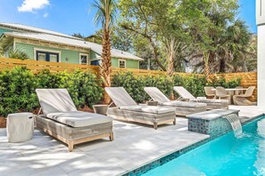 A heated pool - Best of the Best! Pet Friendly, 400 Feet to Beach. Pool, LSV, Elevator, Bikes (Santa Rosa Beach)