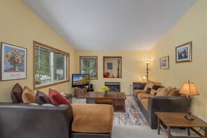 Smart TV, fireplace, DVD player - Suite Serenity-Adventurepark, Village, WIFI, Park (Leavenworth)