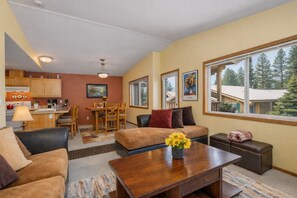 Smart TV, fireplace, DVD player - Suite Serenity-Adventurepark, Village, WIFI, Park (Leavenworth)