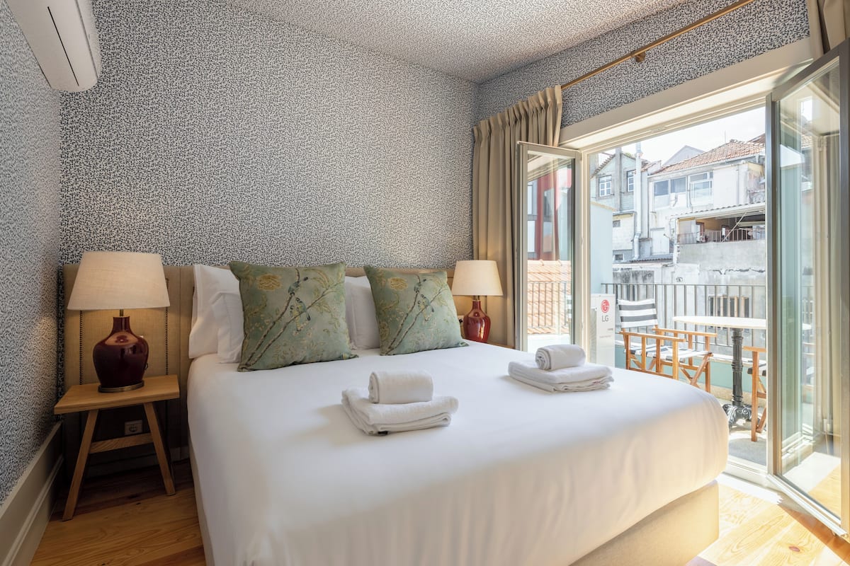 In-room safe, desk, soundproofing, iron/ironing board
