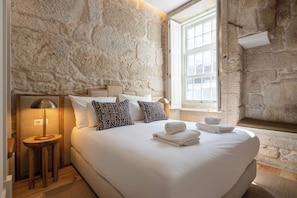 Apartamento 2 Dormitorios | In-room safe, desk, soundproofing, iron/ironing board - Líbere Porto Laranjais (Porto)