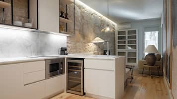 Apartamento 2 Dormitorios | 私人廚房 | 電冰箱、微波爐、爐台、義式濃縮咖啡機