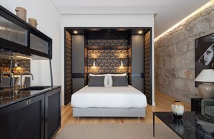 1 habitación, caja de seguridad en la habitación y escritorio 