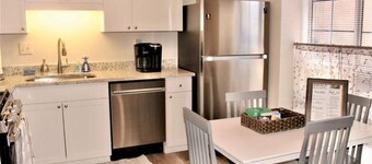 Cheerful 2 bedroom townhouse with indoor Fireplace