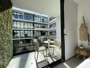 Comfort-Studio | Wohnbereich | 50-Zoll-Smart-TV mit Kabelempfang, Fernseher