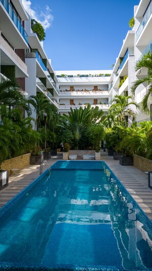 Outdoor pool - New Downtown Loft With Gym-Spa-Cinema (Playa del Carmen)