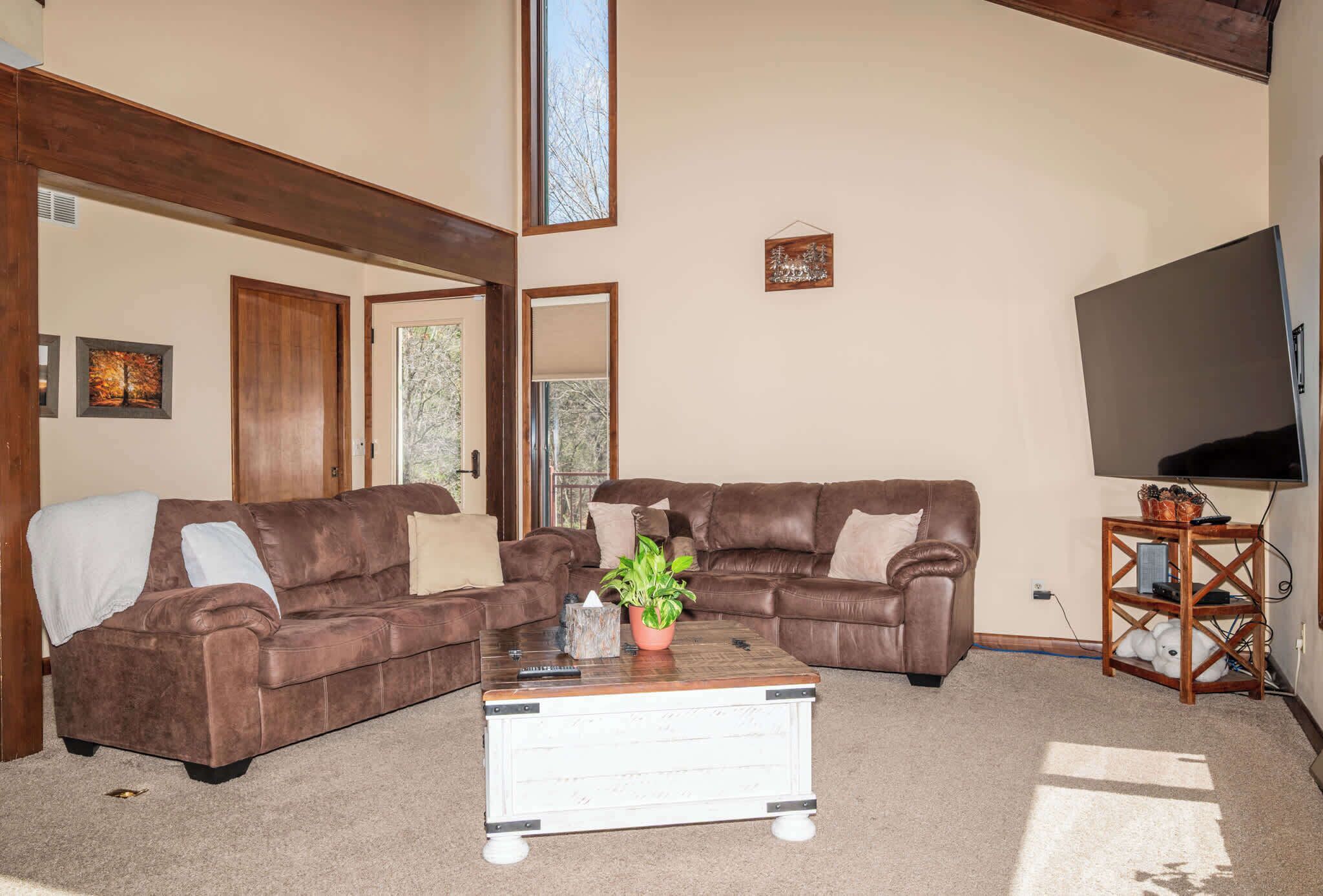 TV, lareira, escritórios