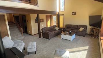 TV, fireplace, offices