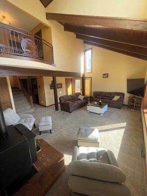 テレビ、暖炉、書斎 / ワークスペース