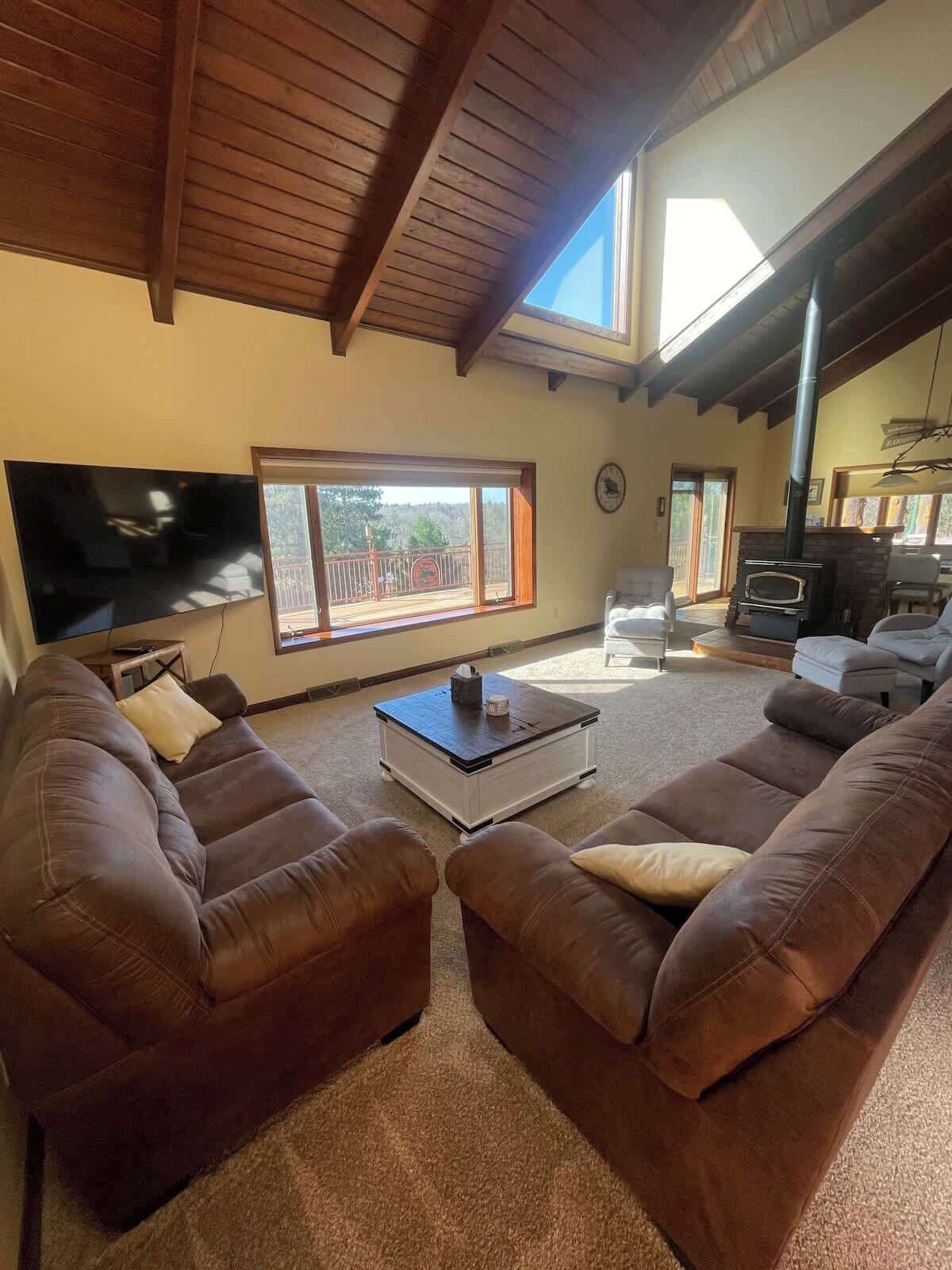 TV, fireplace, offices