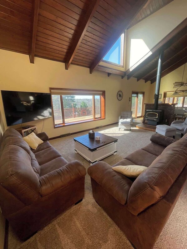 テレビ、暖炉、書斎 / ワークスペース