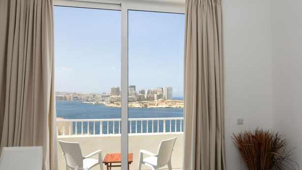 Apartemen Deluks | Teras/patio
