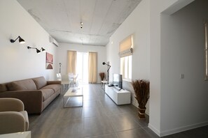 Deluxe Apartment | Living area