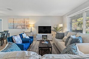 Smart TV, video games - Coastal Sea-Esta: 4 BR Pool Home (Seminole)