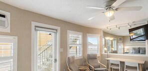 Bureau, fer et planche à repasser, Wi-Fi gratuit, draps fournis